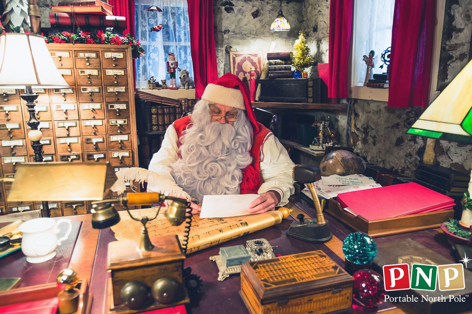 Naughty or Nice? See How Santa Decides, image size:1600x1067